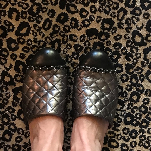 CHANEL GREY METALLIC MULES - Picture 4 of 7
